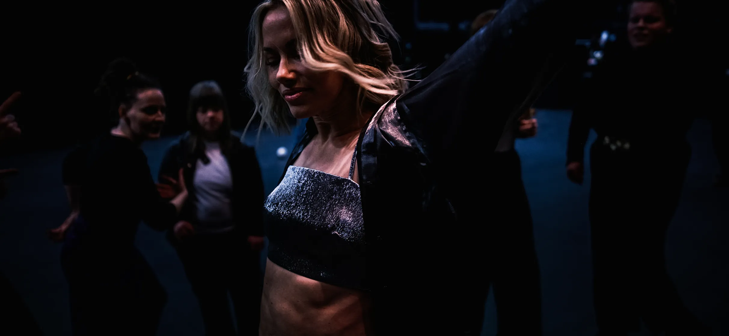 Bilder av dansere fra Harstad deltar i forestillinge Ball 28. juni - Foto©Øivind Arvola