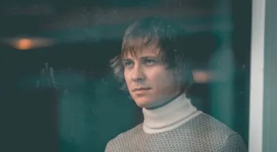 Manne spiller minikonsert i SNN-parken Foto: Sverre Simonsen